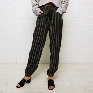 AE paperbag waist pants